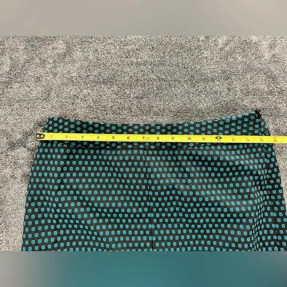 Ann Taylor LOFT - Women's Black/Green Pencil Skirt, Side Zip, Size 6P - Picture 7 of 7